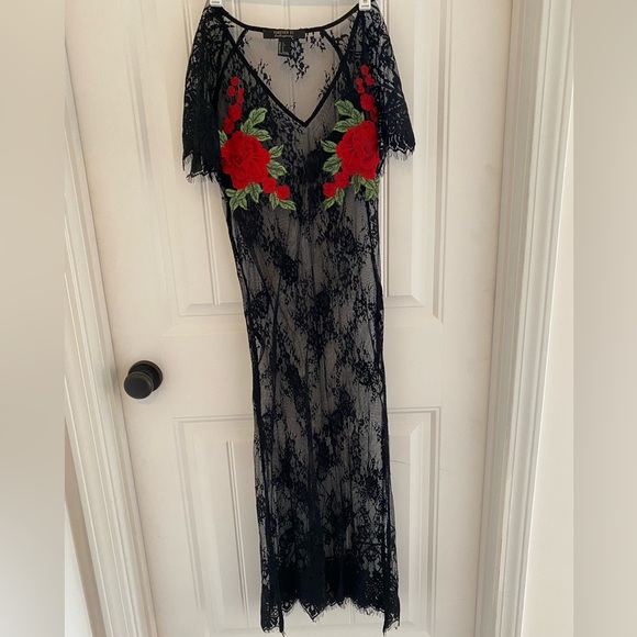 FOREVER 21 - Rose Embroidered Appliqué on Black Lace Maxi Dress - Picture 1 of 4